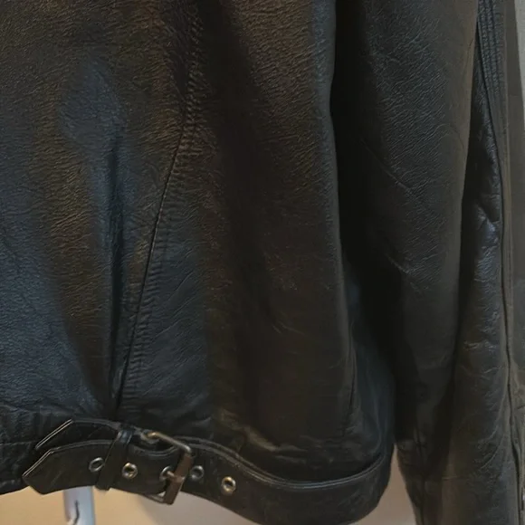 Men’s vintage Wilson, 100% leather biker, buckle jacket - Picture 5 of 11